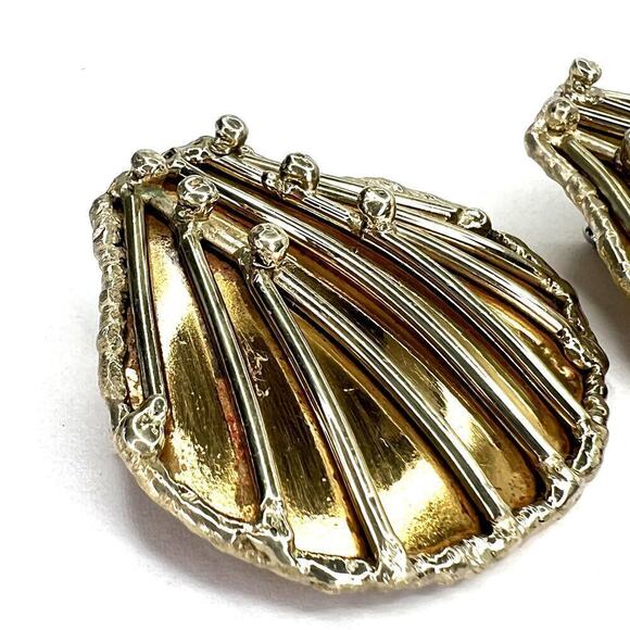 Vintage Made in Mexico Seashell Clam Shell Earrings Gold Metal Studs Post - Picture 6 of 7